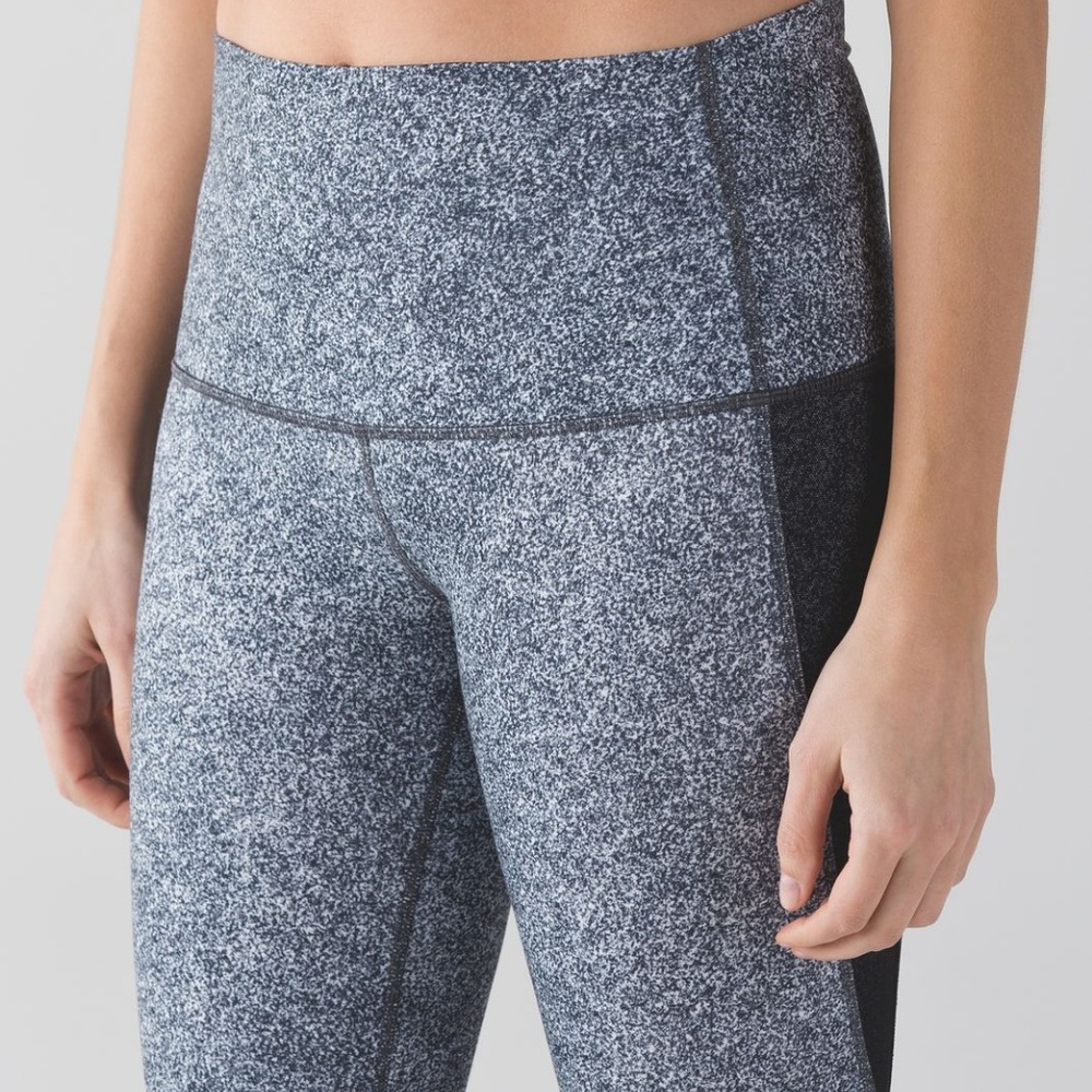 Lululemon Tranquil Tight Rio Mist Black White - Picture 7 of 8